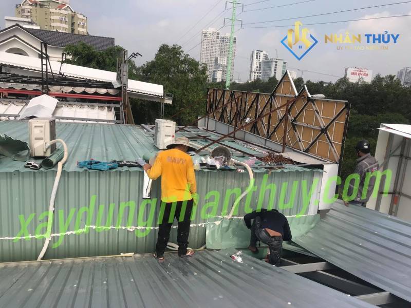 Thợ sửa mái tôn tole tại Long An