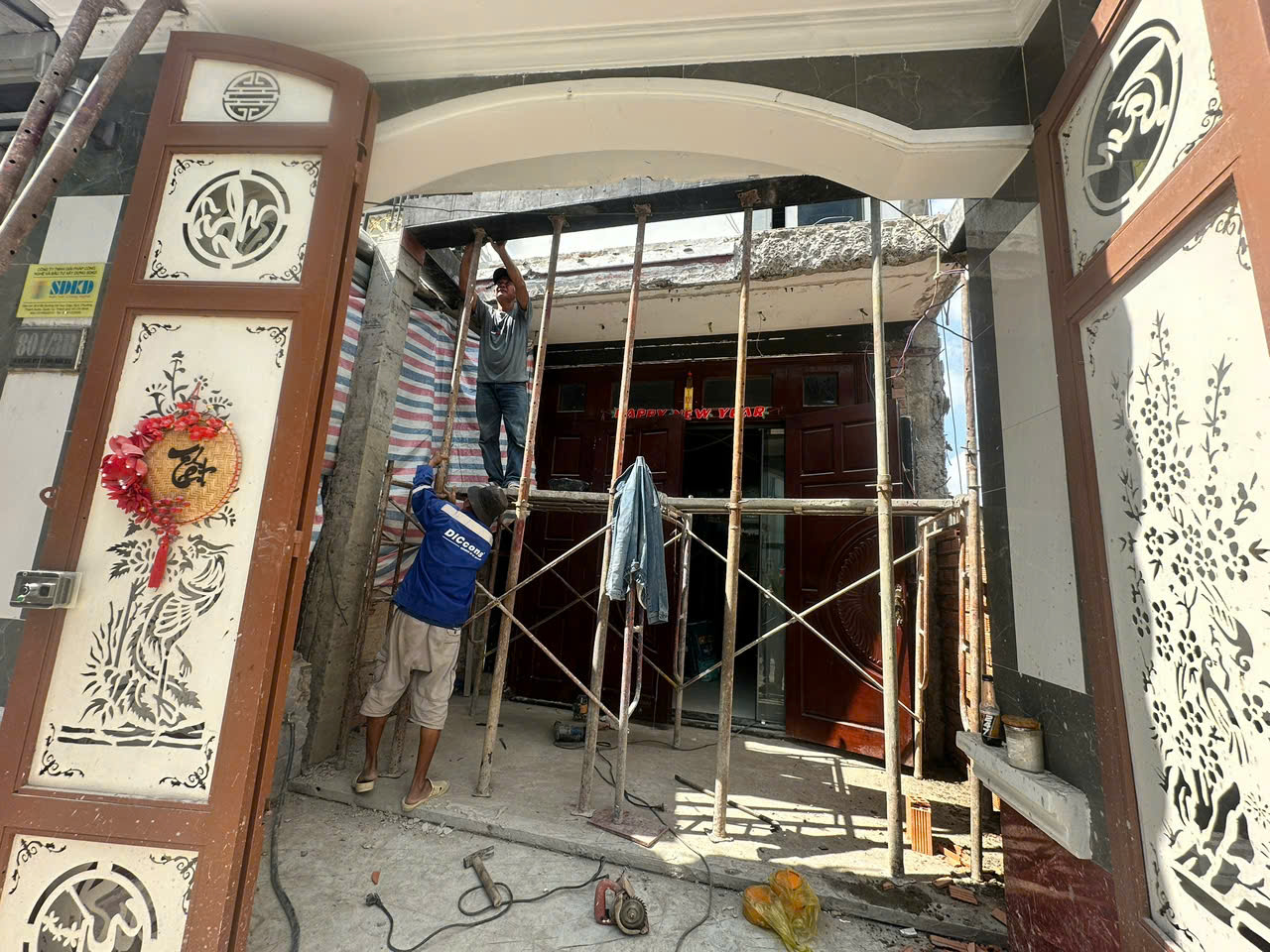 đào móng gia cố mặt tiền