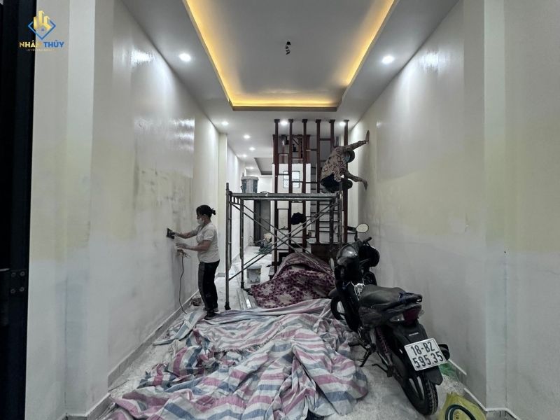 thợ sơn che chắn tường sủi lớp sơn cũ