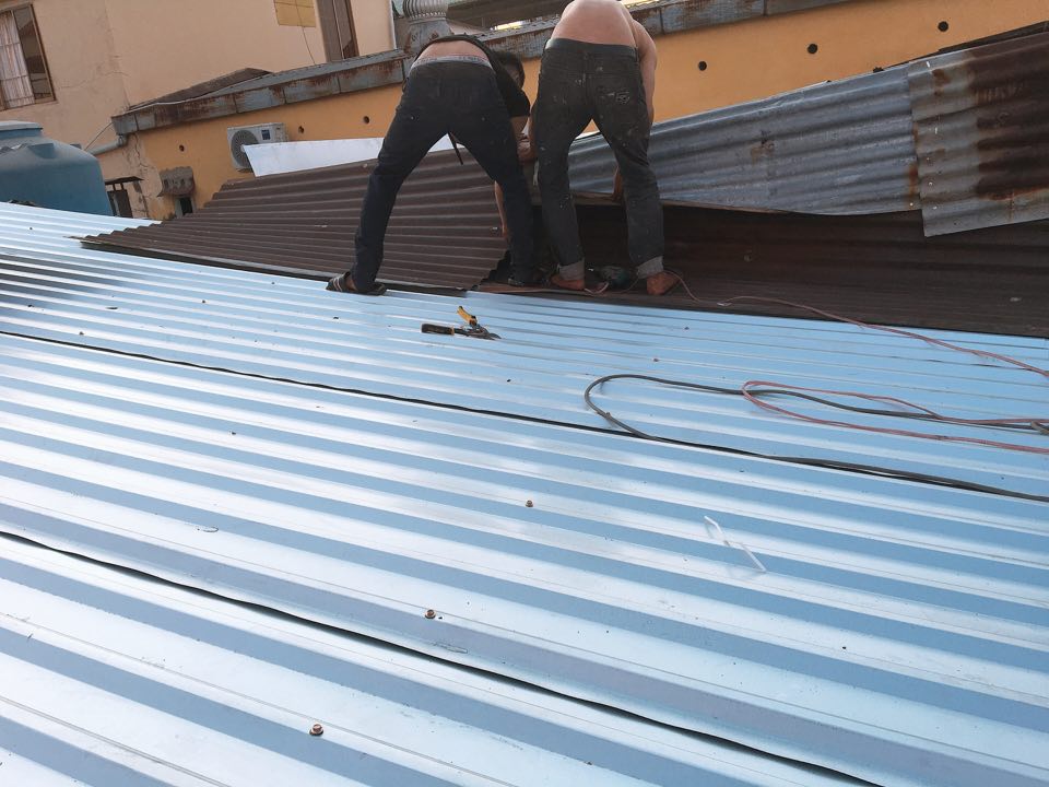 dịch vụ chống dột mái tôn giá rẻ tphcm