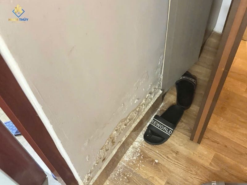 Thấm tường nhà vệ sinh ra bên cạnh