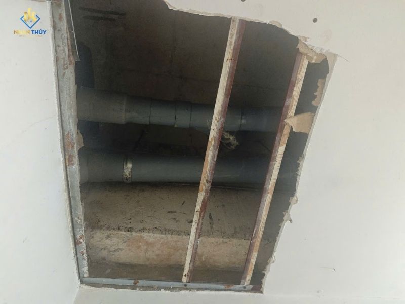 thấm nhà vệ sinh xuống dưới