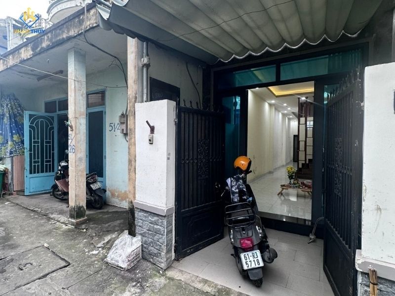 mặt tiền trước khi được cải tạo sơn lại