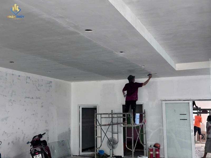 Thi công sơn lót chống kiềm cho tường nhà mới xây tại TPHCM