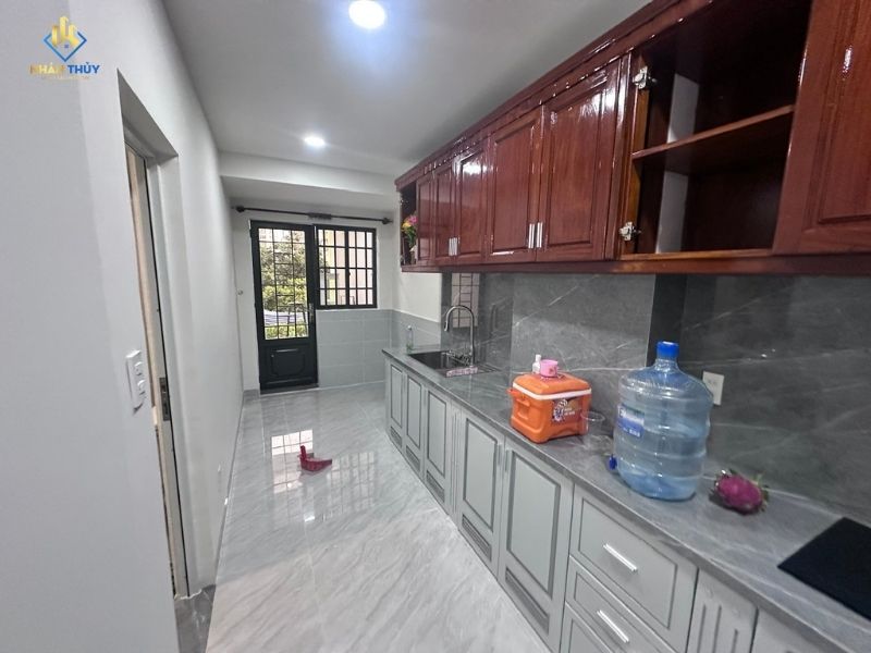 khu vực bếp được sơn hoàn thiện