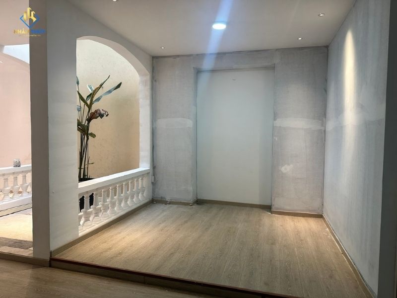 Bề mặt tường FALVAON sau khi xử lý và sơn lớp lót
