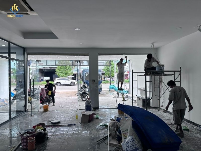 Thi công sơn phủ hoàn thiện đổi màu tại công trình Long An