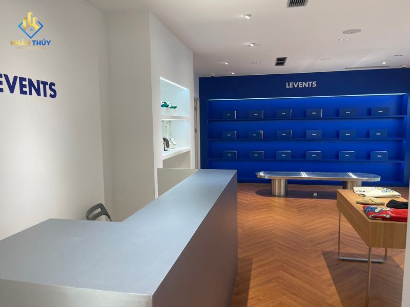 Quầy và hệ kệ trưng bày showroom LEVENTS sau khi hoàn thiện
