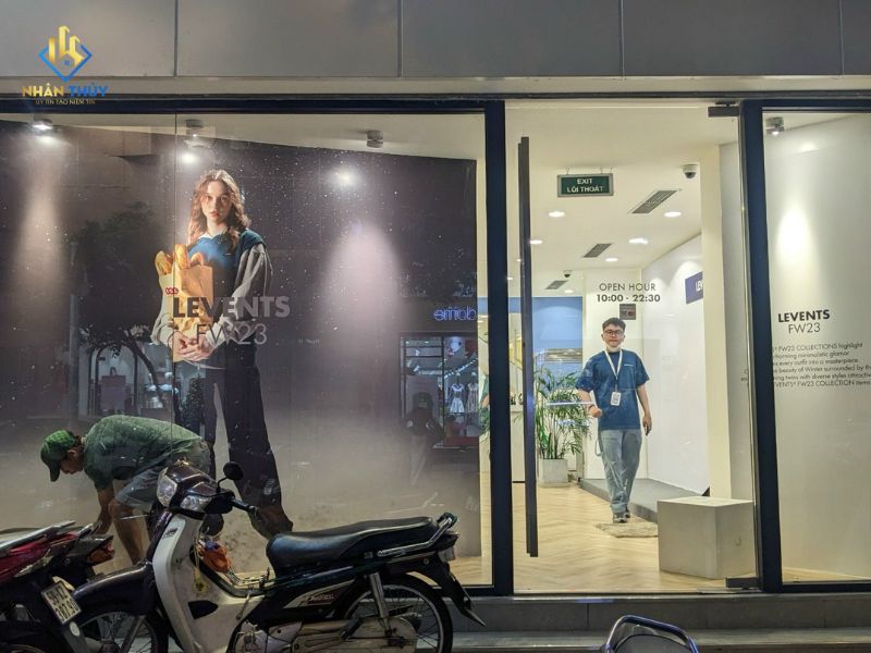 Mặt tiền kính showroom LEVENTS sau khi hoàn thiện