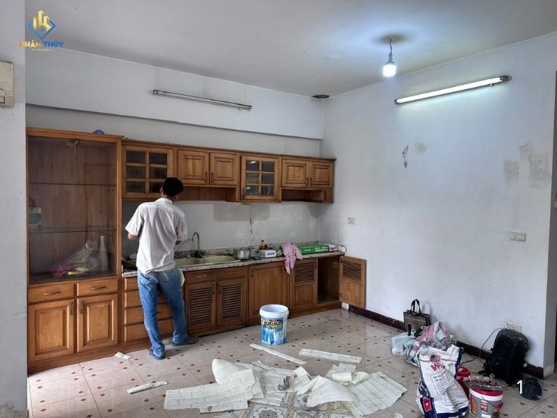 Thợ đang tiến hành sơn căn hộ biên hòa