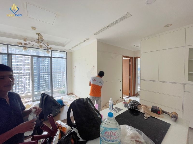 Thi công xử lý bề mặt tường căn hộ Central 3