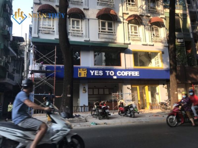 Quán cafe tại Phạm Ngọc Thạch Quận 3 sau cải tạo, quầy bar và khu khách ngồi