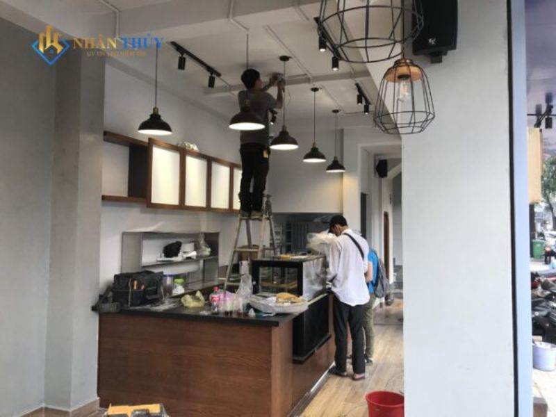 Quầy bar quán cafe do Nhân Thủy đóng mới tại công trình Quận 3