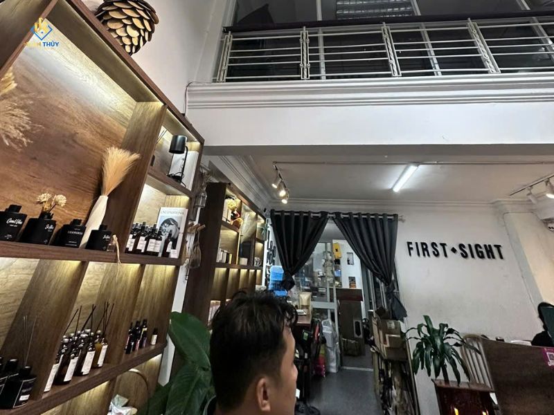 Không gian tầng trệt và tầng lửng showroom sáp nến sau cải tạo