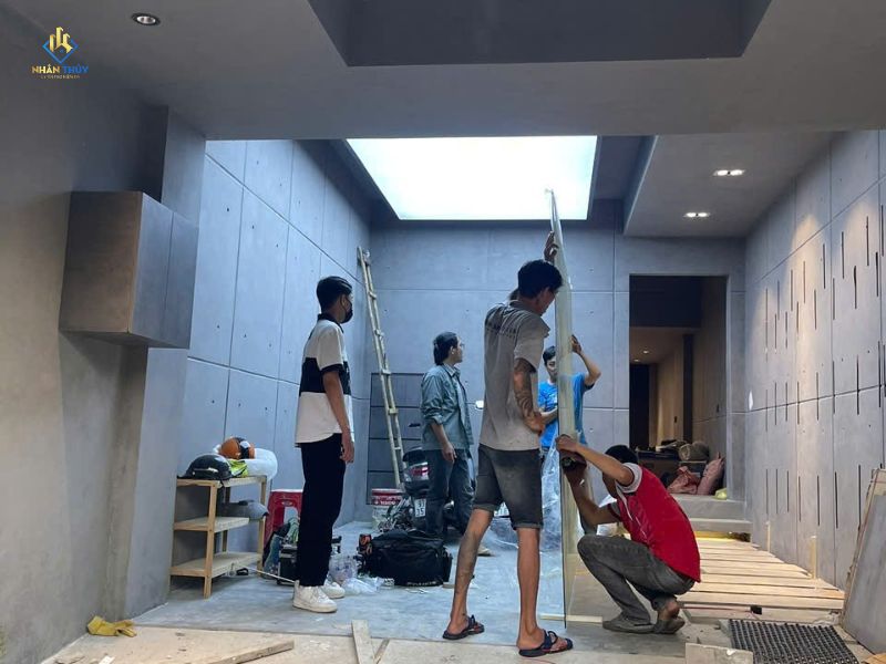 hoàn thiện gara ô tô với ánh sáng trên trần