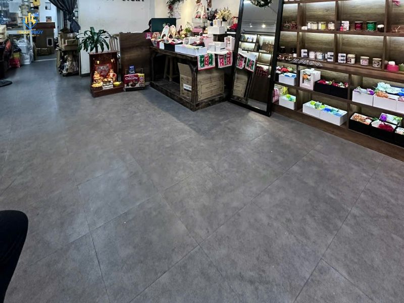 Toàn cảnh showroom sáp nến và hoa tại Phú Nhuận sau cải tạo