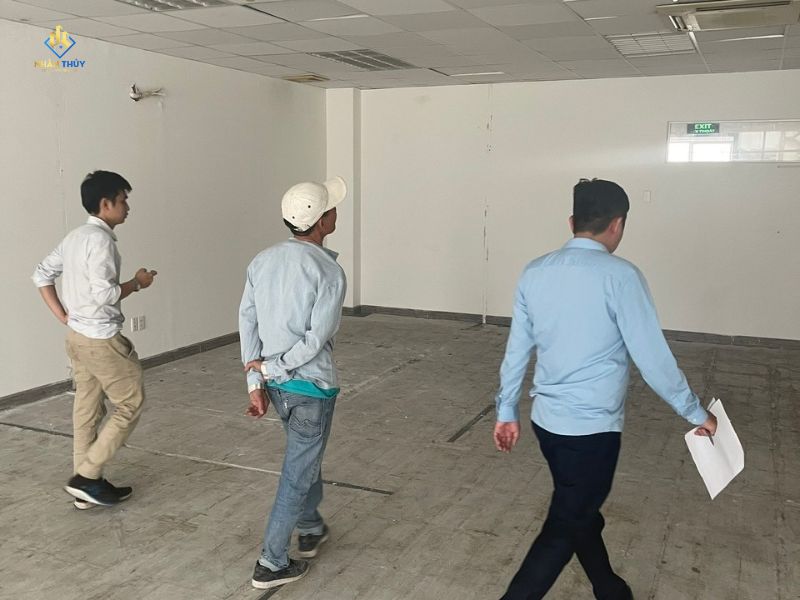 Nhân Thủy khảo sát hiện trạng mặt bằng văn phòng trước khi lập báo giá