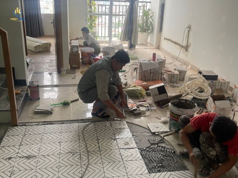 Kỹ thuật viên đo hiện trạng