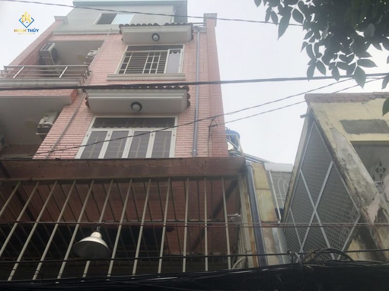 Hiện trạng mặt tiền nhà anh Phước tại Quận 3 trước khi sửa chữa