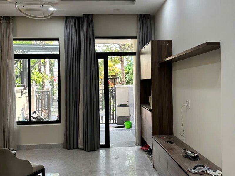 Không gian tầng 1 nhà chị Trinh sau khi sơn và vệ sinh