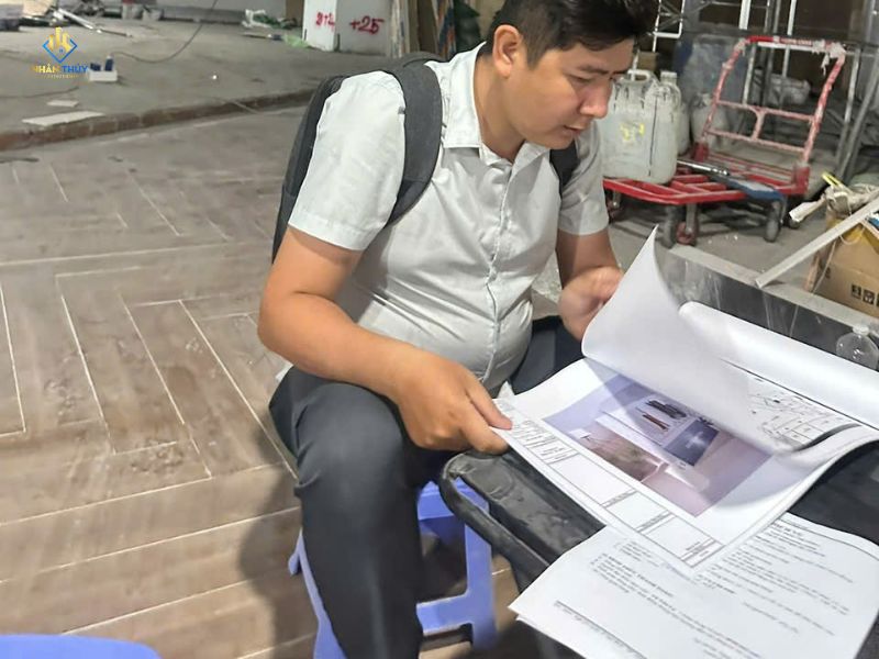 xem bản vẽ và hồ sơ thiết kế tại hiện trường