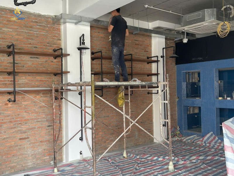 Thợ Nhân Thủy xử lý bề mặt tại nhà hàng Frankies, TP Thủ Đức