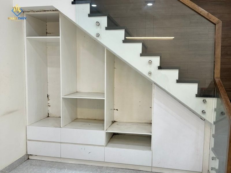 tháo tủ gầm cầu tang bị mối mọt ăn