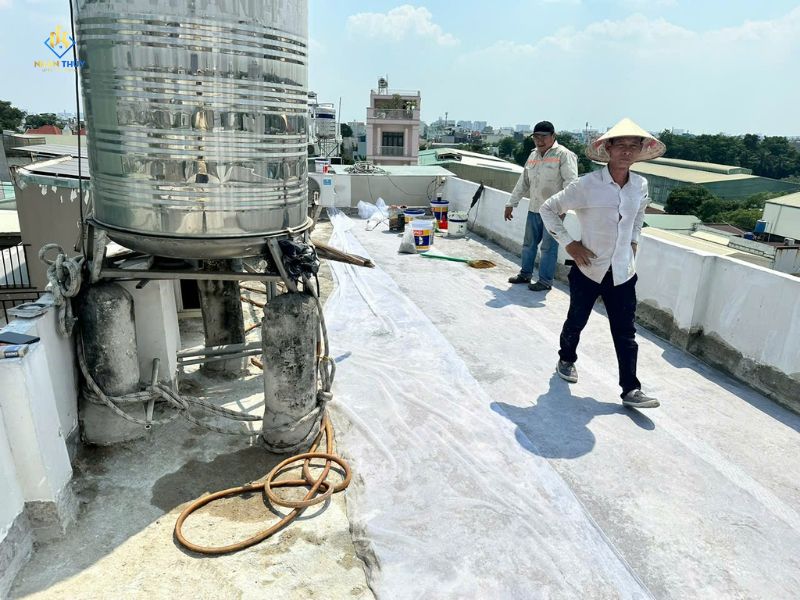 Thi công chống thấm sân thượng bằng màng chống thấm