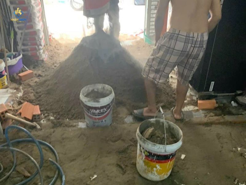 Thi công nâng nền tầng trệt nhà chị Oanh tại Tân Phú