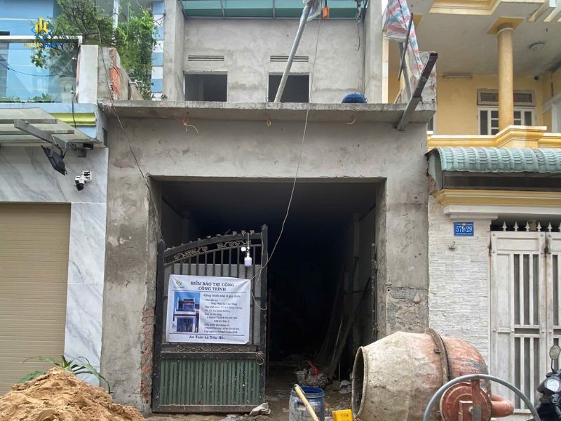 tường mặt tiền đã trát bột chuẩn bị giai đoạn sơn nước