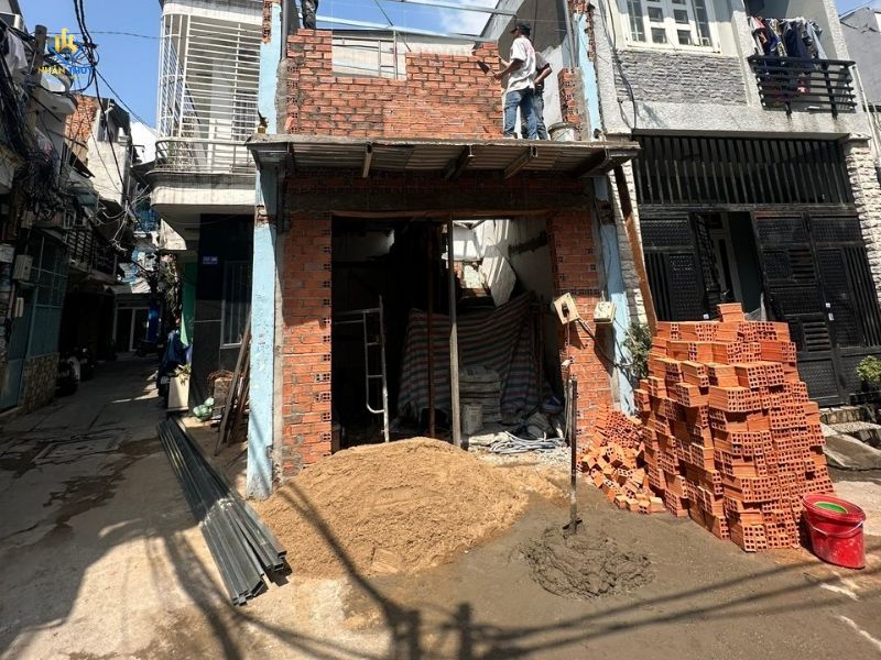 Vật tư gạch và sắt thép chính hãng chuẩn bị cho công trình sửa nhà tại Quận 10