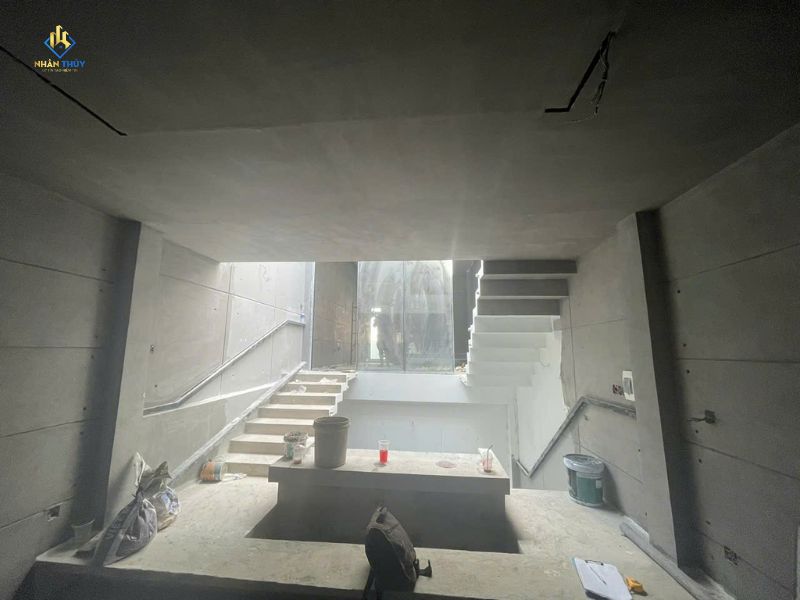 Xử lý bề mặt trước khi thi công sơn hiệu ứng bê tông